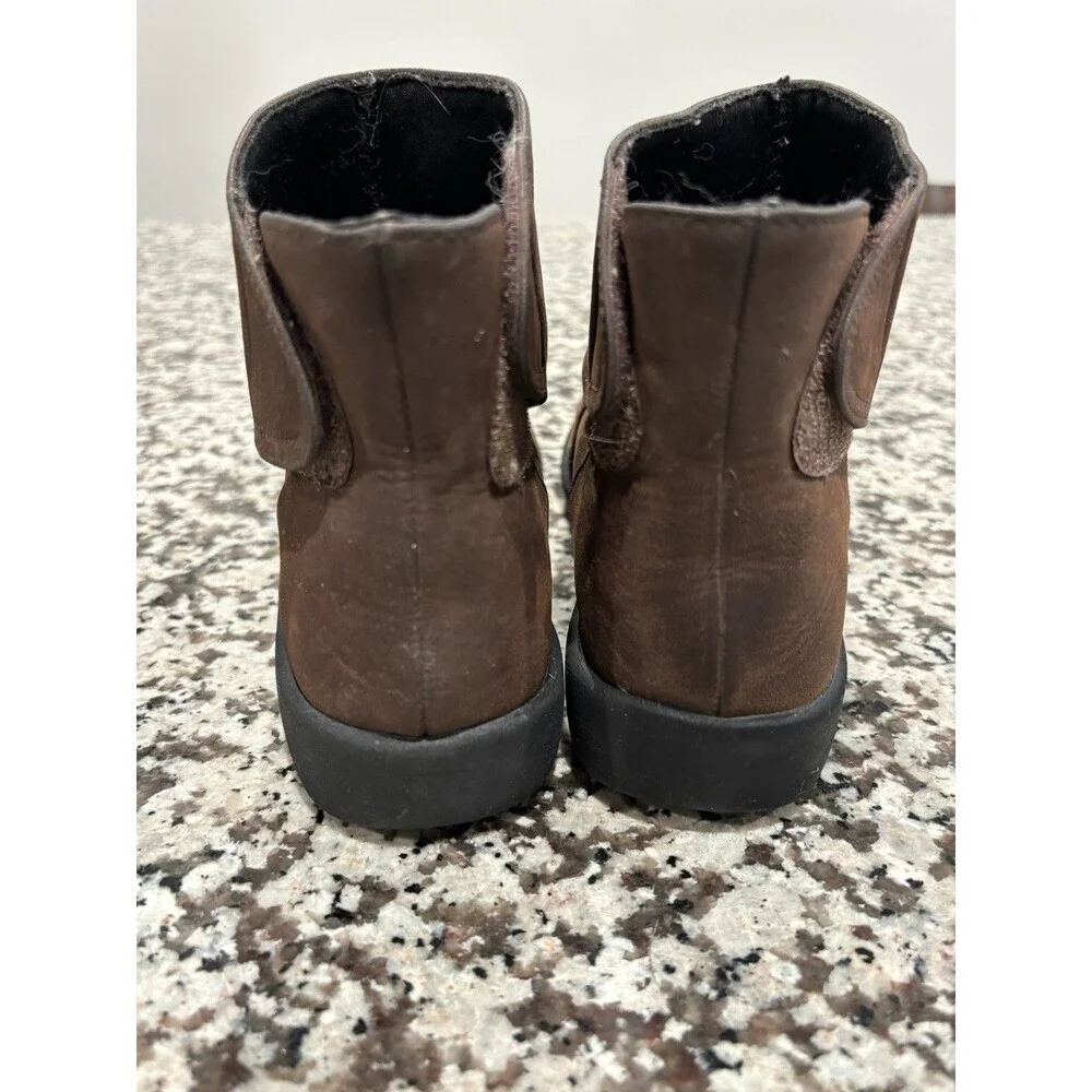 Clarks Women's Sillian Sway Ankle Bootie Brown Sz 7.5 Faux Leather Cloudsteppers